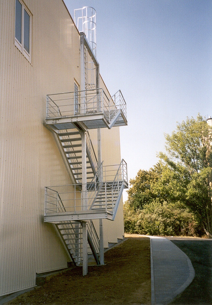 EXTERI�ROV� PRVKY - SCHODI�T�